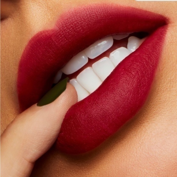 MAC POWDER KISS LIQUID LIPCOLOUR-Make Love to the Camera - Picture 1 of 6